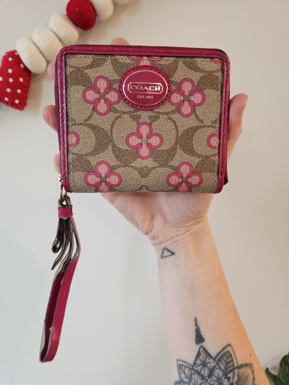 Coach Peyton Signature C Pink Clover Leather Bifold Zip Wallet *Wear - Read
